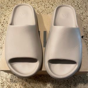 Yeezy Slides “Pure”